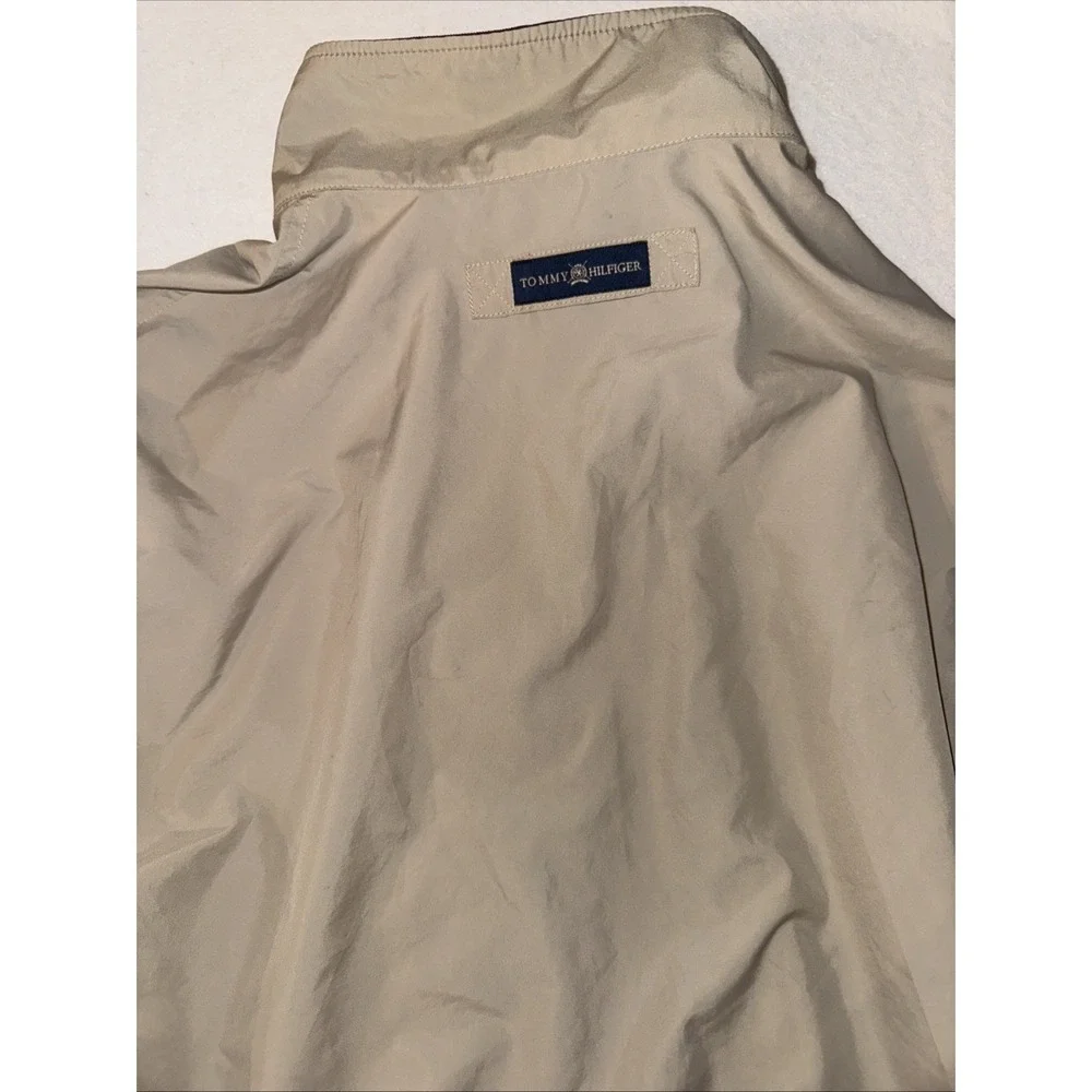 Vintage/ Preppy/classic/Tommy Hilfiger windbreaker/tan/size Large